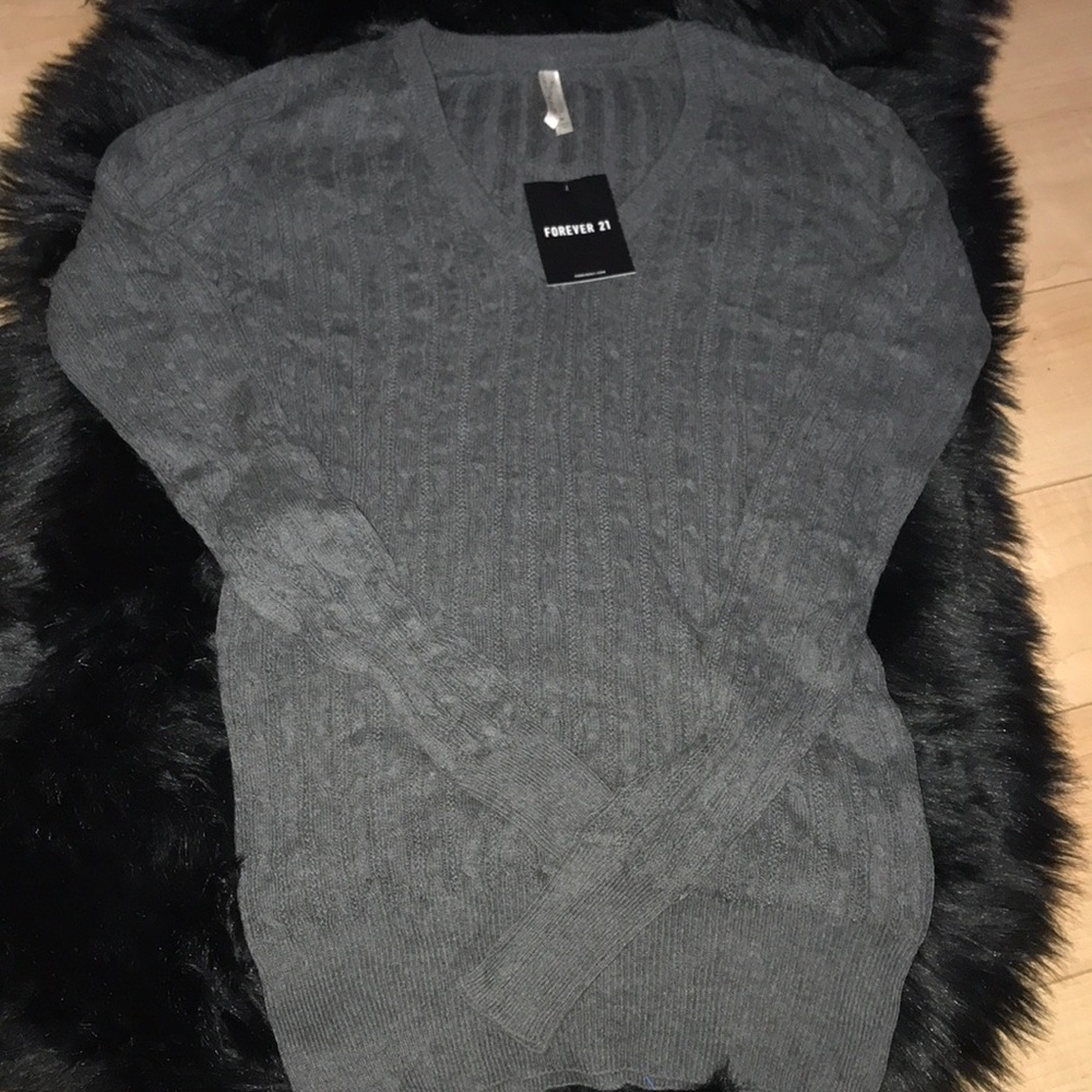 V neck gray top☺️